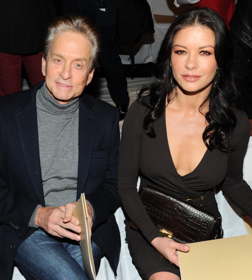 Michael Douglas und Catherine Zeta-Jones nehmen in der ersten Reihe Platz