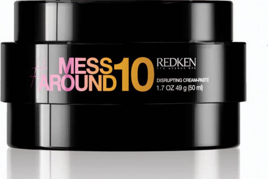 Damit die Haare sexy wuschelig sind: MESS AROUND 10 von Redken. Liebt auch Sky Ferreira, die gerade mit Miley Cyrus tourt. Für alle Haartypen geeignet - kreiert mehr Haardichte und Fülle. 50 ml, 22 Euro.