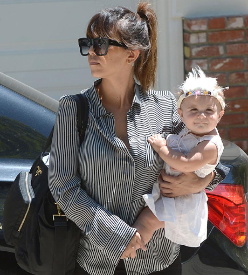 Kourtney Kardashian! Kims Schwester verlässt mit ihrer kleinen Tochter Penelope gerade einen Babykurs