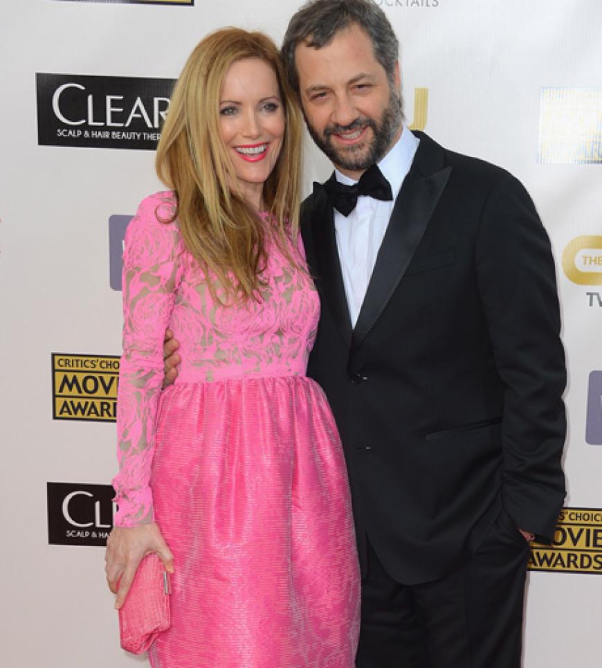 Pretty in Pink? Schauspielerin Leslie Mann entschied sich für ein Kleid von Honor. Ob ihrem Mann Judd Apatow diese Bonbon-Farbe gefällt? Wir sind nicht so überzeugt. Spitze geht anders ...