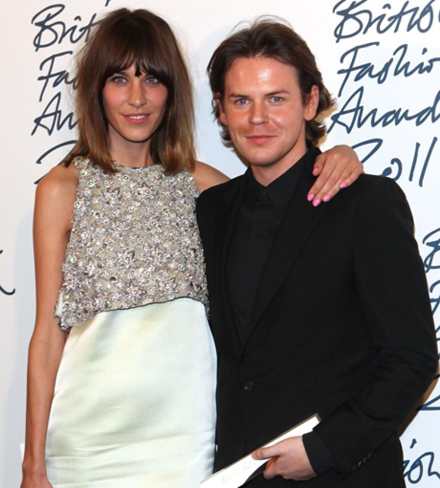 It-Girl, Model und Designerin Alexa Chung kam Arm in Arm mit Designer Christopher Kane