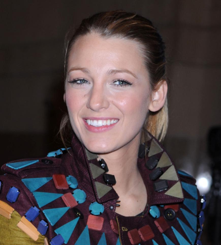 Blake Lively hatte ein kurzes Techtelmechtel mit Leonardo DiCaprio. Die Zwei trennten sich im September 2011 nach fünf Monaten. Inzwischen ist sie glücklich mit Ryan Reynolds lieert