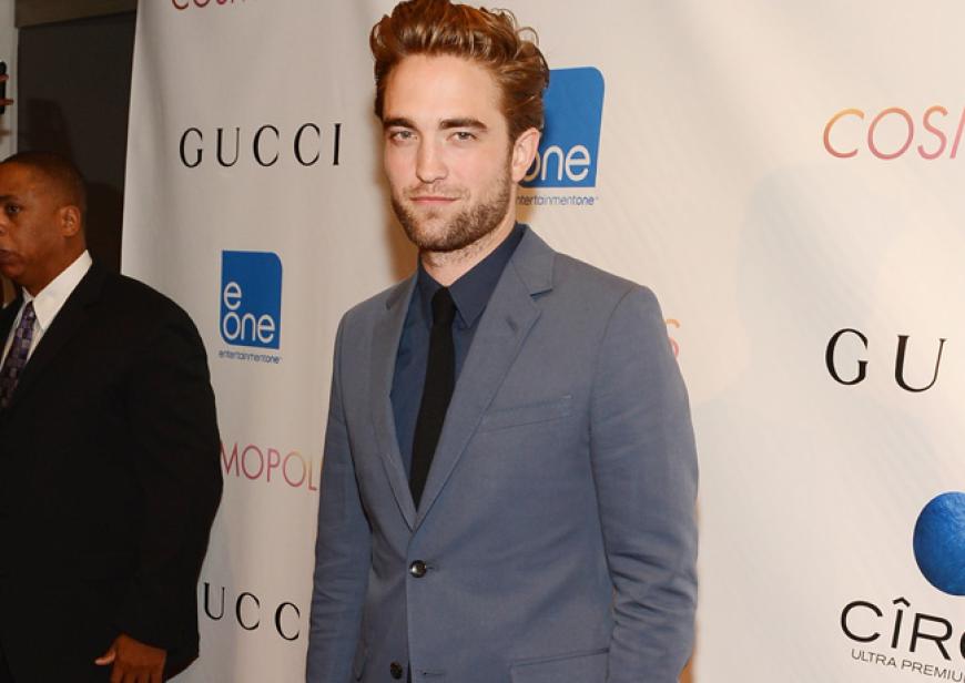 Derzeit macht Robert Pattinson mehr Schlagzeilen mit seinem Beziehungsstatus - Freundin Kristen Stewart hat ihn betrogen. Doch Rob stellte sich den Journalisten und Fotografen im Big Apple