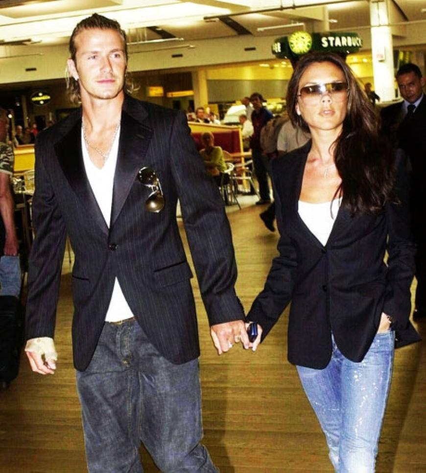 Jeans, weißes Hemd und schwarzer Blaser: Die Beckhams im Partnerlook