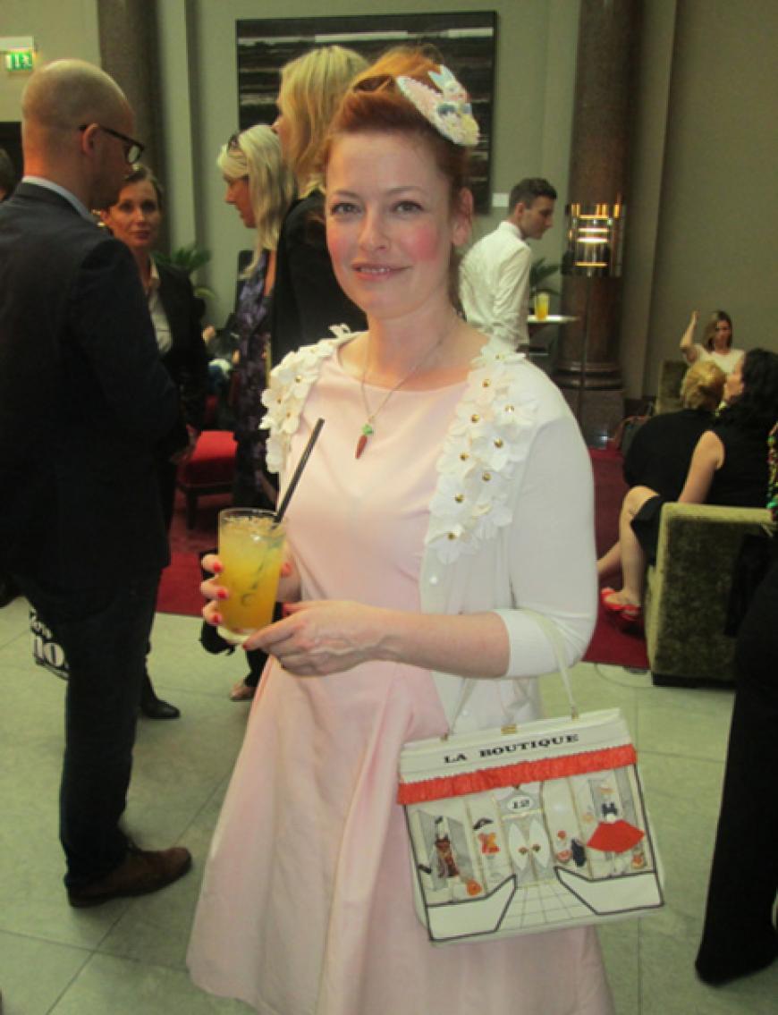 Ein Drink mit Enie van de Meiklokjes bei der Show von Thomas Sabo