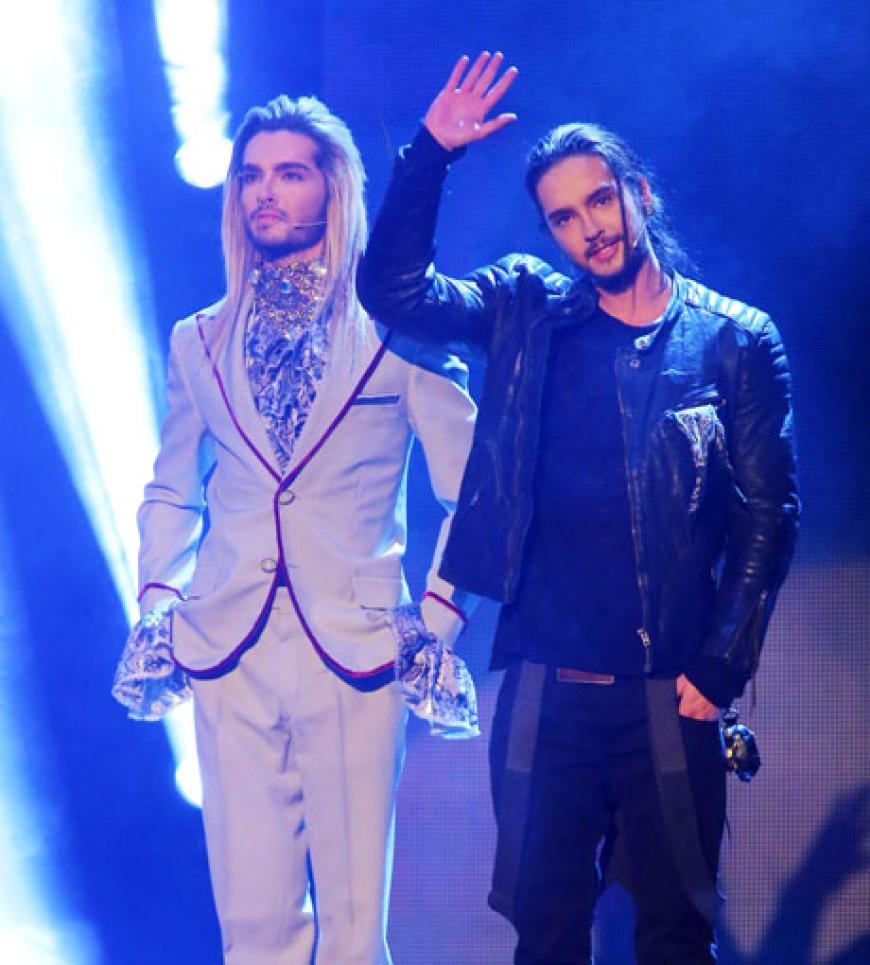 Neues Styling bei Bill Kaulitz (l.) Sein Bruder Tom (r.) im gewohnt coolen Outfit