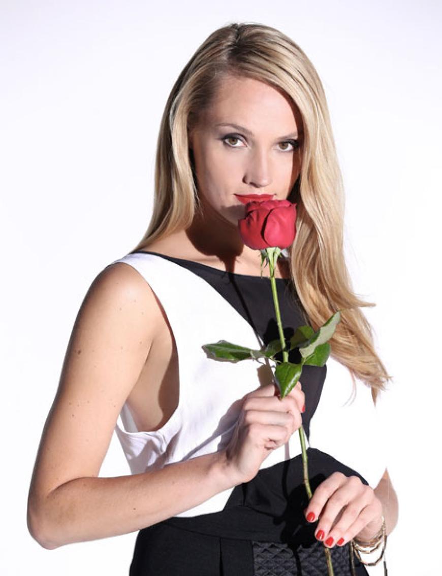 Sie ist 26 Jahre alt, sportlich, intelligent, humorvoll, charmant, gutaussehend - und Single! Anna Hofbauer ist