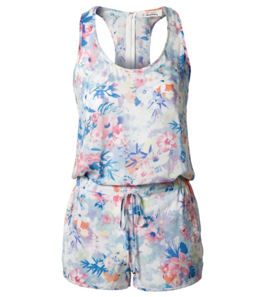 Pastelltöne und zarte Blumen sind ein super Team! Der trägerlose Playsuit von C&A kombiniert gekonnt beides und ist für ca. 20 Euro ein super Schnäppchen!
