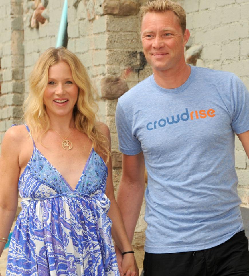 Christina Applegate im absoluten Glück: Nach ihrer erfolgreich überwundenen Brustkrebserkrankung brachte die Schauspielerin am 27.01.2011 eine Tochter zur Welt. Sadie Grace macht das Familienglück perfekt!