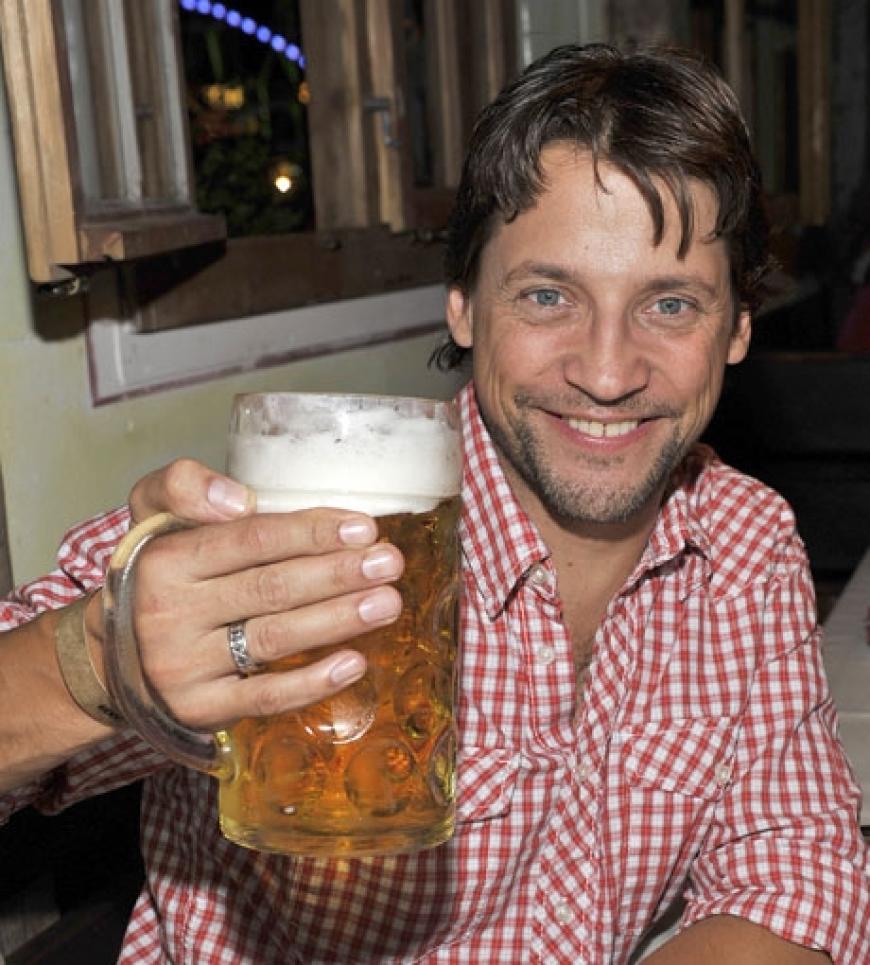 Schauspieler Patrick Bach stemmt eine Mass