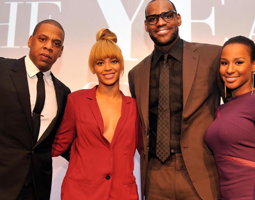 Jay-Z und Beyoncé mit Basketball-Star LeBron James mit seiner Verlobten Savannah Brinson bei einem Sportevent im Dezember 2012