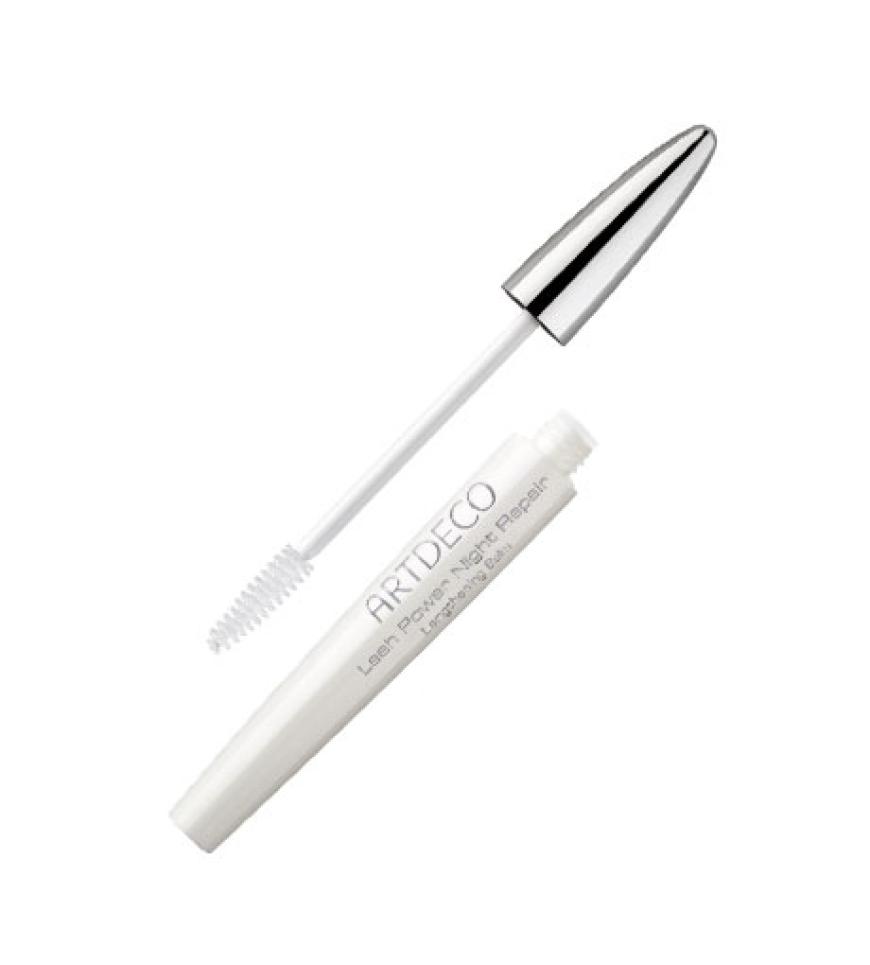 Klimperwimpern: Auch Ihren Wimpern können Sie zu neuem Schwung verhelfen. Transparente Gele, die auf den ersten Blick aussehen wie eine Mascara, werden abends nach dem Abschminken auf die Wimpern aufgetragen. Biotin und Proteine umhüllen jedes einzelne Härchen, regen deren Wachstum an, stärken, verlängern und pflegen sie. Das Ergebnis nach regelmäßiger, mehrwöchiger Anwendung: vollere, längere und seidenweiche Wimpern.
Lash Power Night Repair von Artdeco, ca. 13 Euro