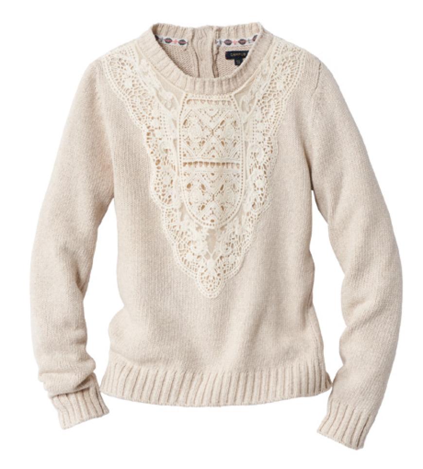 Für alle, die auch im Winter nicht auf Spitze verzichten wollen: Sweater mit Applikation von Campus, ca. 90 Euro