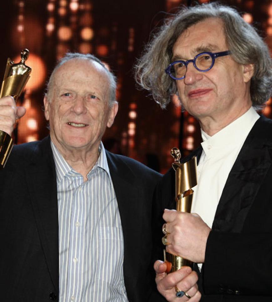 Alte Hasen unter sich: Thomas Koohlhaase und Wim Wenders. Kohlhaase bekam den Preis für sein Lebenswerk - Wenders erhielt die Lola für seinen Film