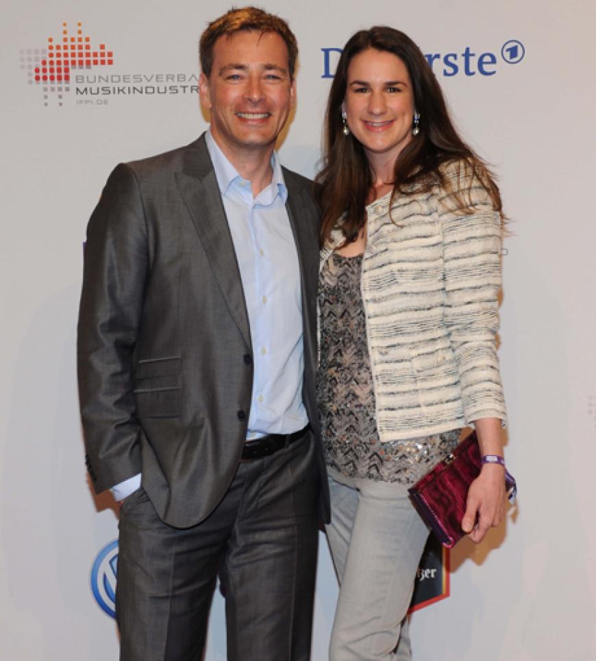 Schauspieler Jan Sosniok mit Freundin Nadine Moellers