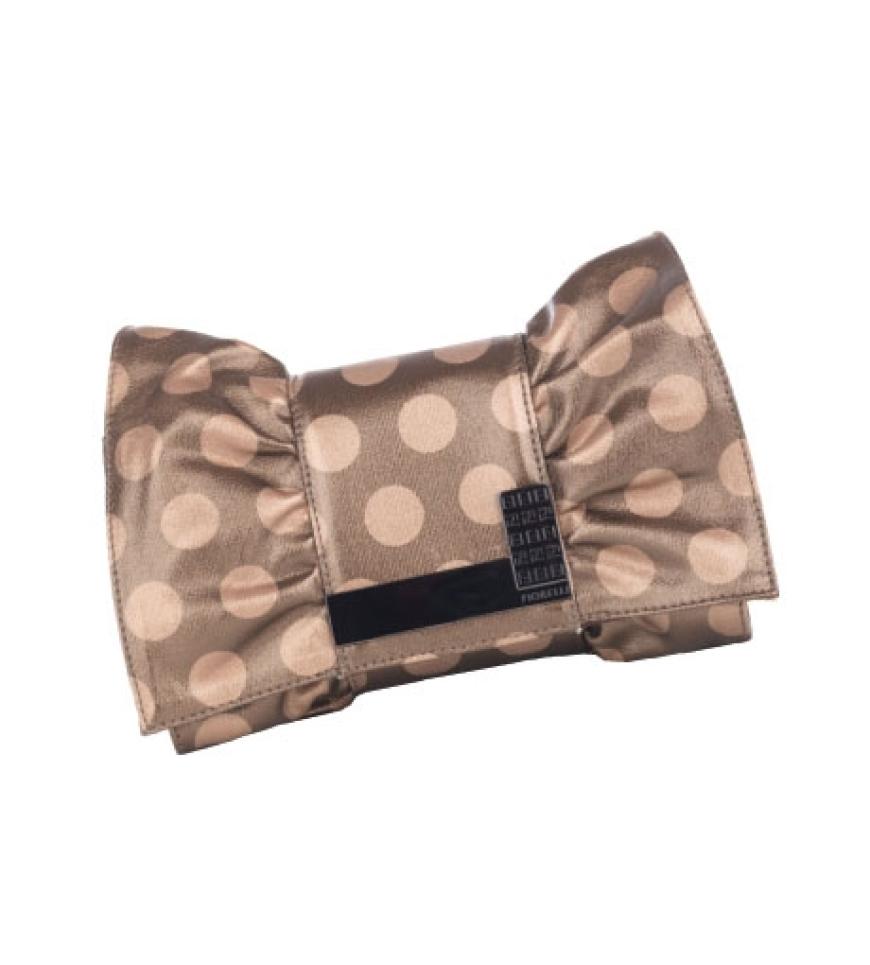 Clutch in Schleifenform von
Fiorelli, ca. 55 Euro
