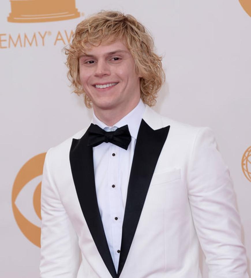 Evan Peters aus