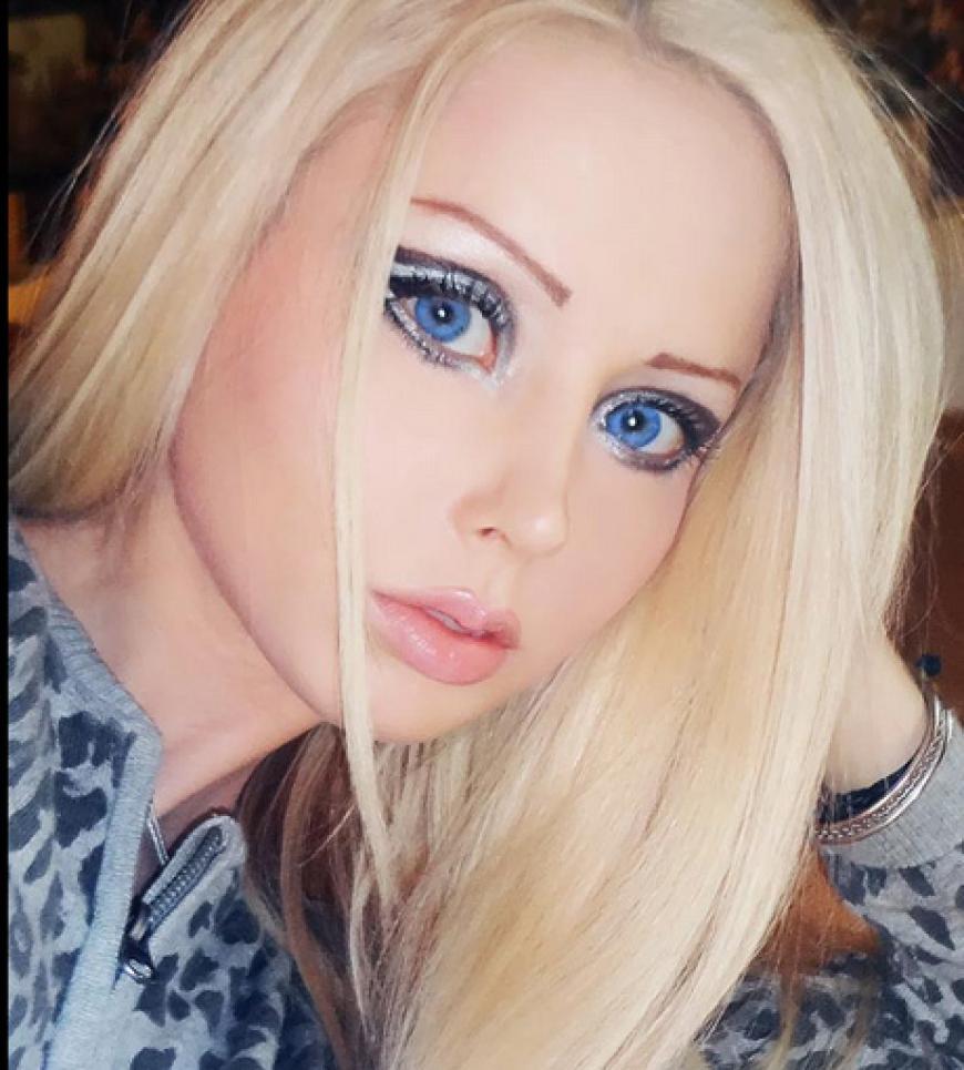 Mit Full-Make-Up: Valeriya Lukayanova ist die Real-Life-Barbie. Ohne Make-Up...