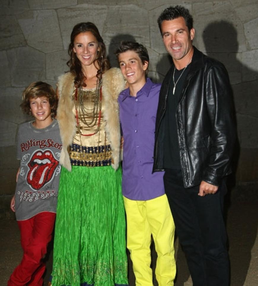 Hippie-Look: Uwe Steeb und seine Frau Kim und die beiden Söhne Luke und Jeremy