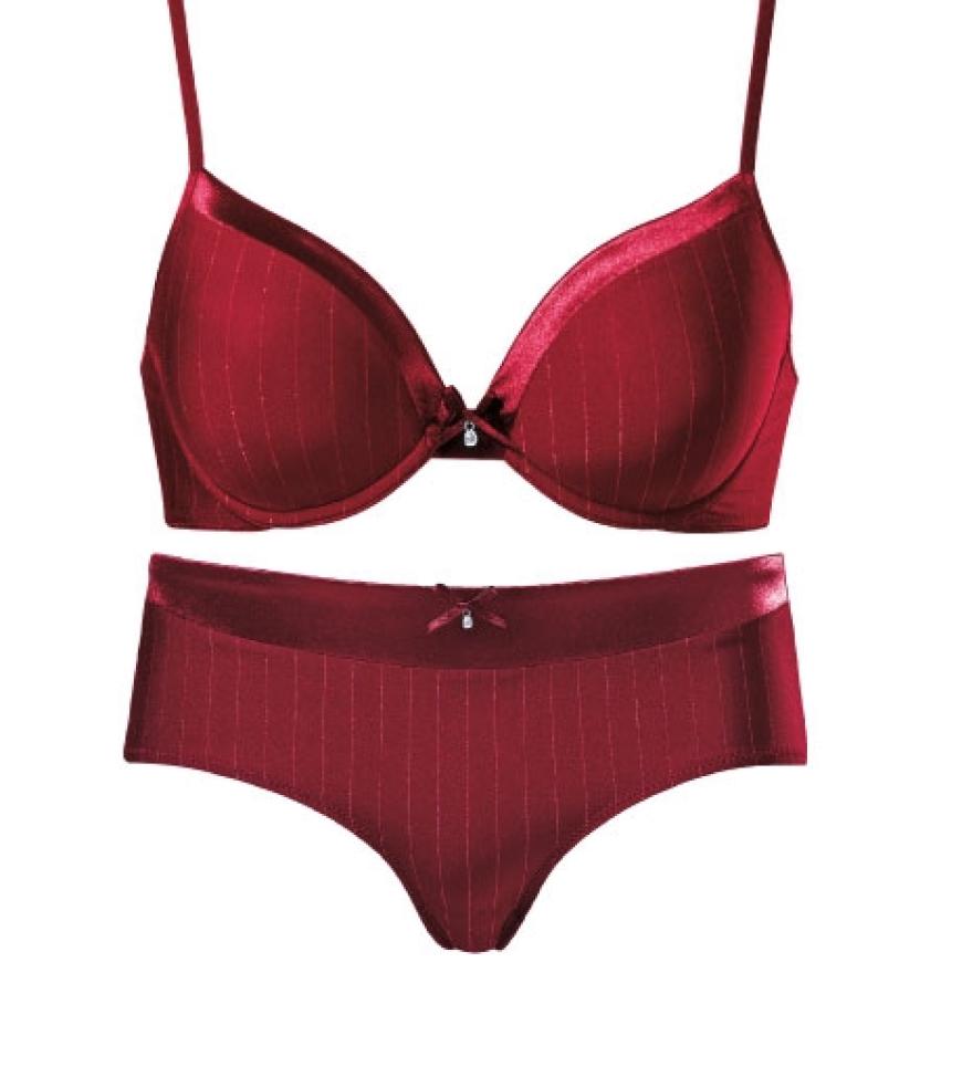 Für das Fest danach: Wäscheset von Triumph, ca. 60 Euro