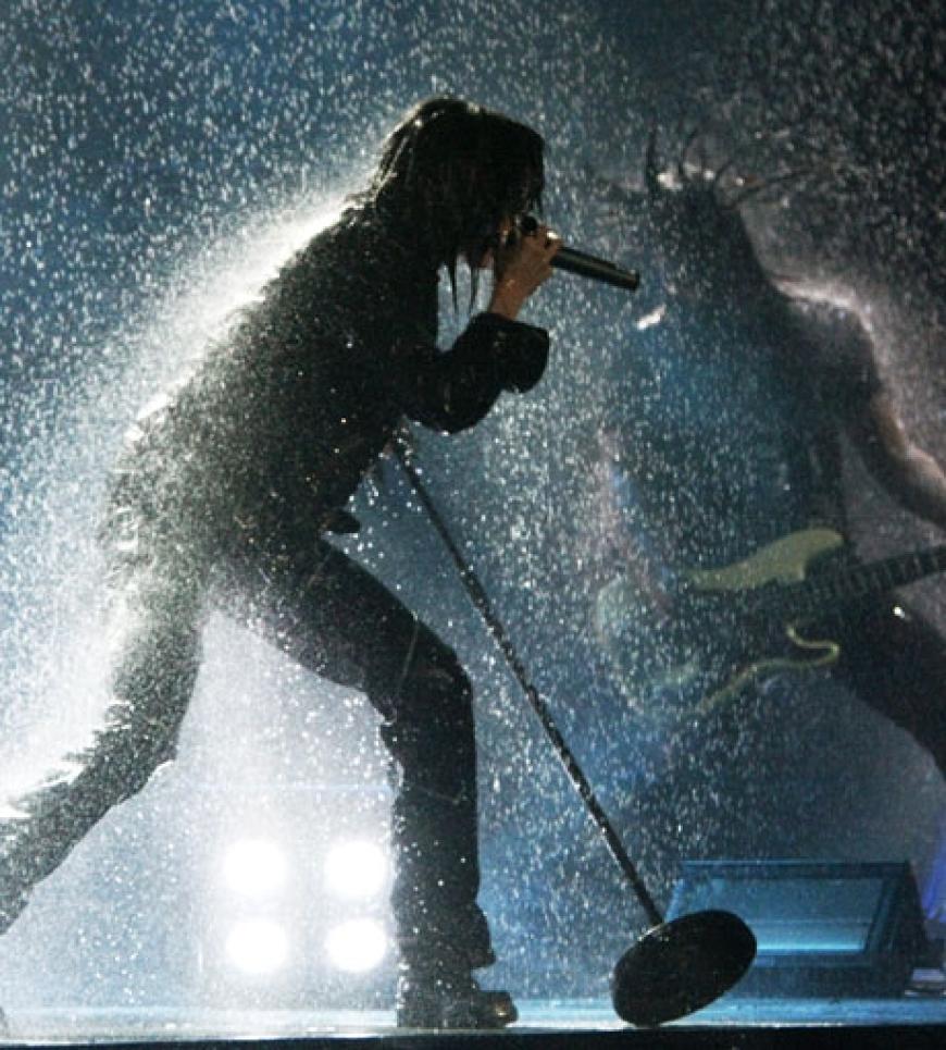 Im November 2007 überraschten Tokio Hotel bei den MTV Europe Music Awards mit ihrem Auftritt. Die Band ließ es bei