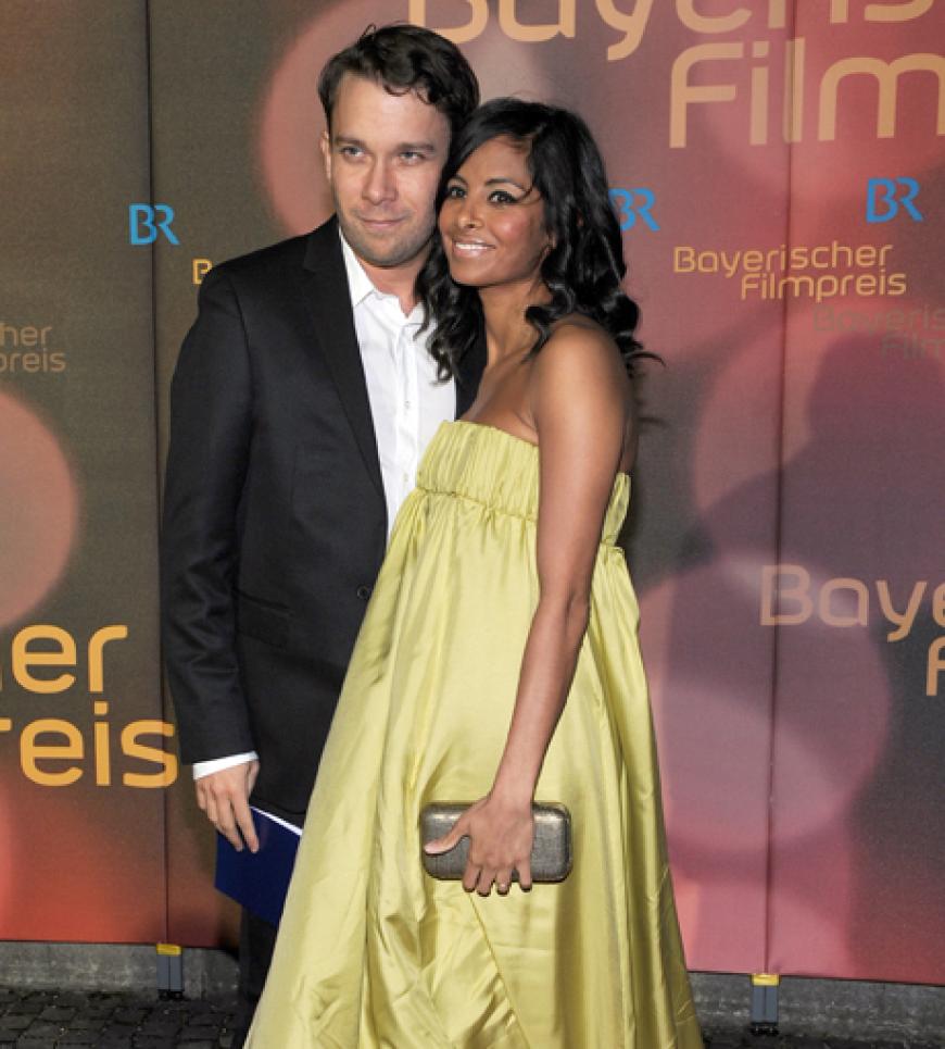 Auf Mauritius haben sich Christian Ulmen & Collien Fernandes verlobt. Wann die Hochzeit stattfindet, ist noch nicht bekannt. Dass das Fest ein Riesen-Spektakel werden wird, hingegen schon!