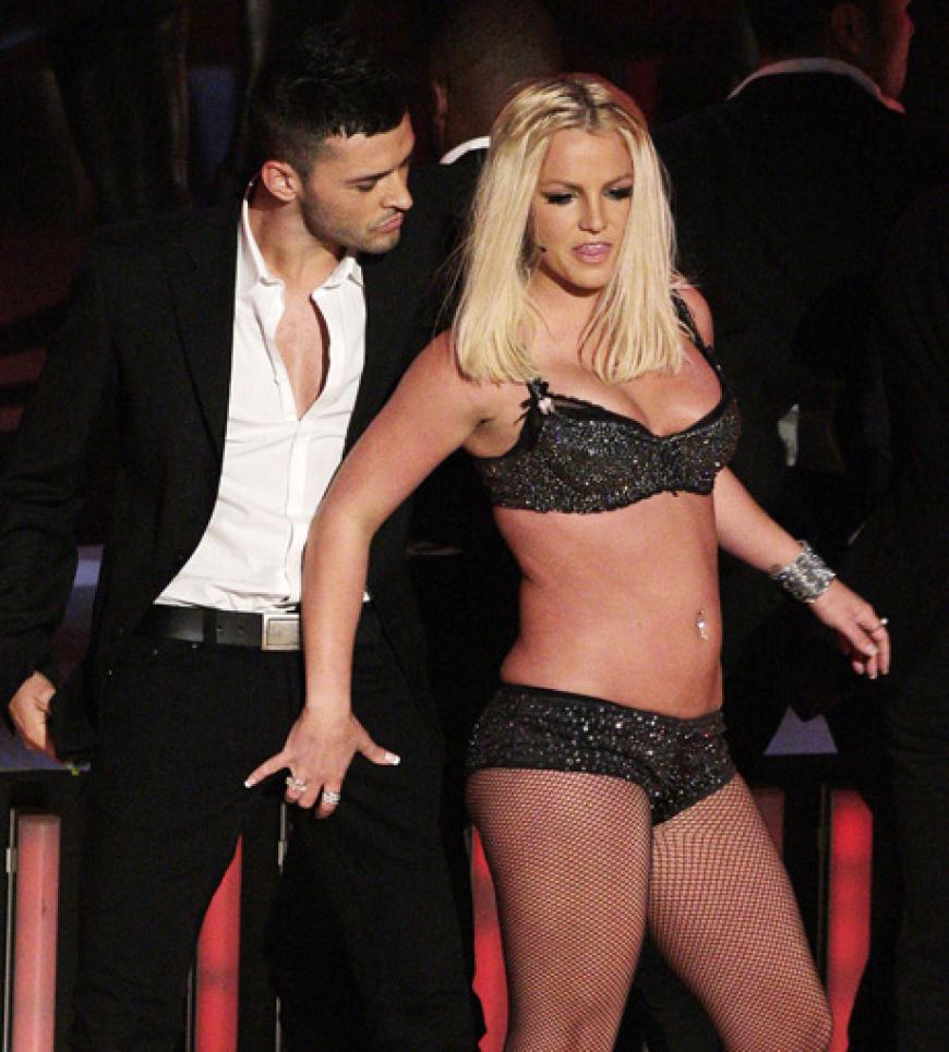 Nach ihrem totalen Absturz versuchte sich Britney zurückzukämpfen, erntete für ihren Comeback-Auftritt jedoch böse Kritik