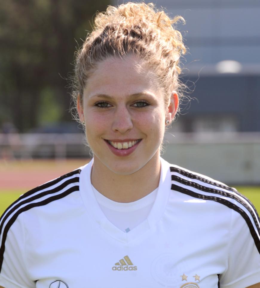 Kim Kulig spielt im Mittelfeld mit der Nummer 14. In der Schule wurde sie mit dem Spitznamen