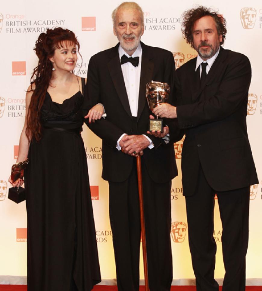 Regisseur Tim Burton und seine Partnerin, Schauspielerin Helena Bonham-Carter, gratulierten Christopher Lee zur Auszeichnung für sein Lebenswerk