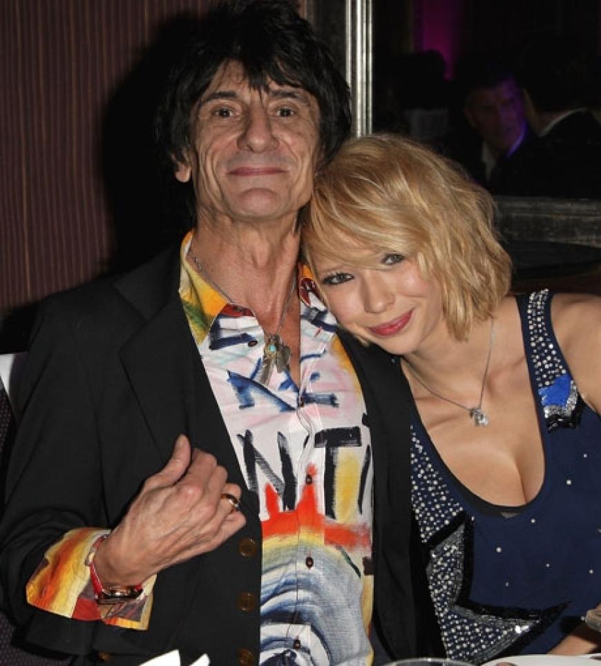 Ron Wood und seine 20-jährige Geliebte Ekaterina Ivanova haben sich im Dezember 2009 nach einem heftigen Streit getrennt. Der 62-Jährige soll seine russische Freundin bei einer lautstarken Auseinandersetzung beschimpft, geschlagen, gewürgt haben
