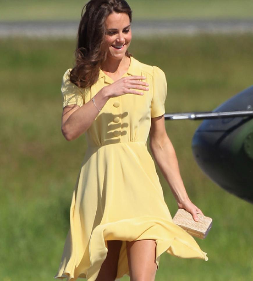 In zitronengelb am Flughafen von Calgary, Kanada: Kate verzauberte in einem Kleid von US-Designerin Jenny Packham