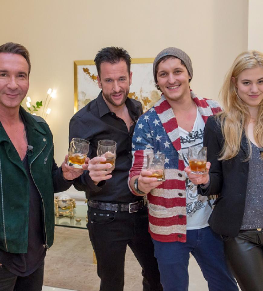 Prost! Jochen Bendel, Michael Wendler, Marco Angelini und Larissa Marolt (v.l.)