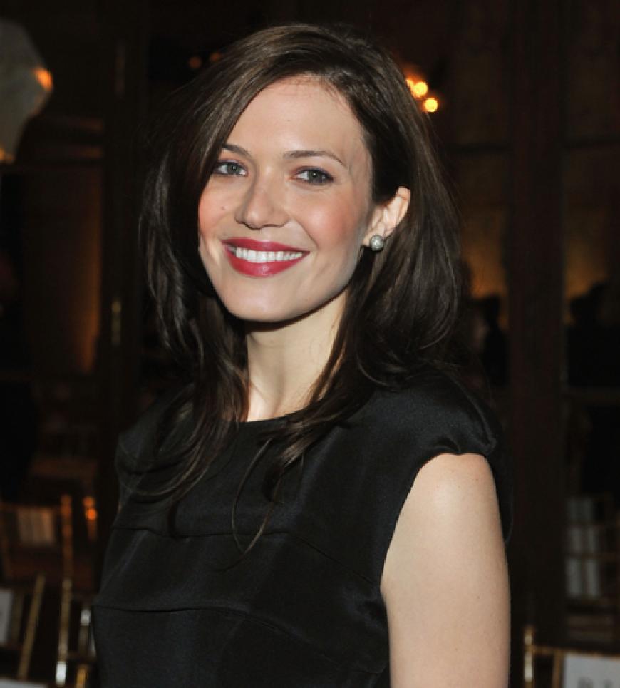 Ganz dunkle Haare: Mandy Moore