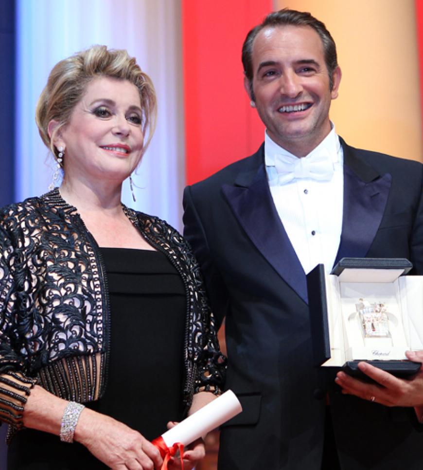 Der französische Schauspieler Jean Dujardin posierte mit Catherine Deneuve, nachdem er als