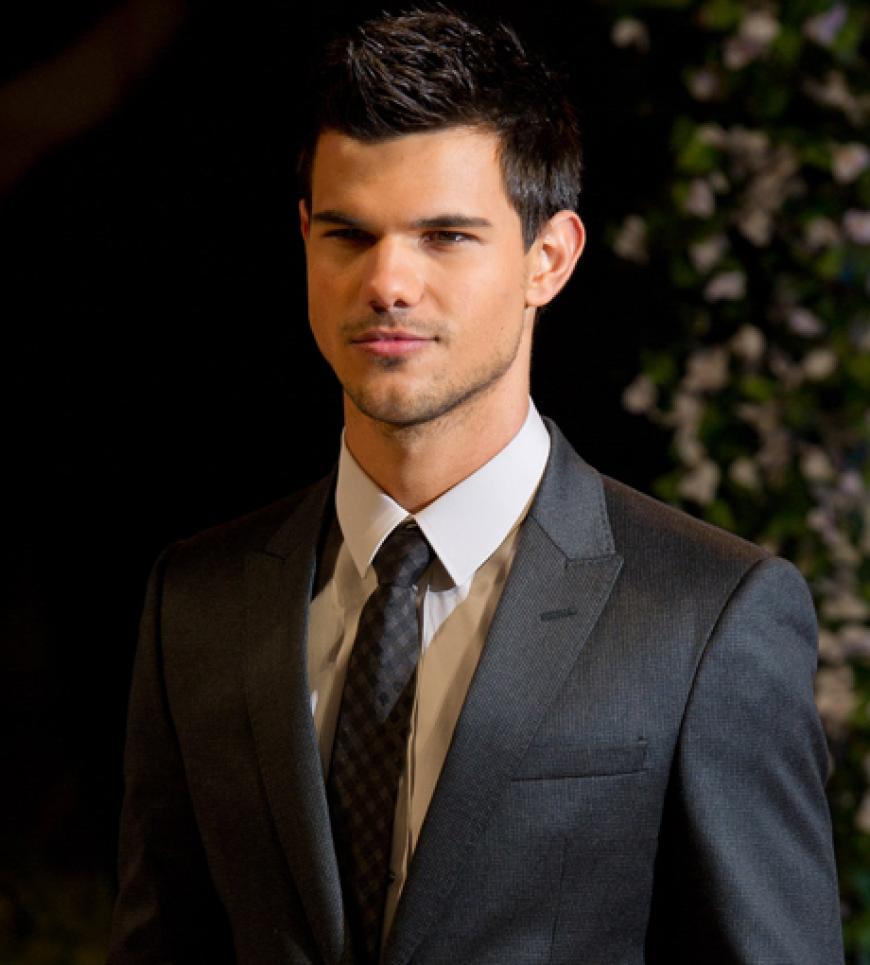 Smart: Taylor Lautner im coolen Anzug