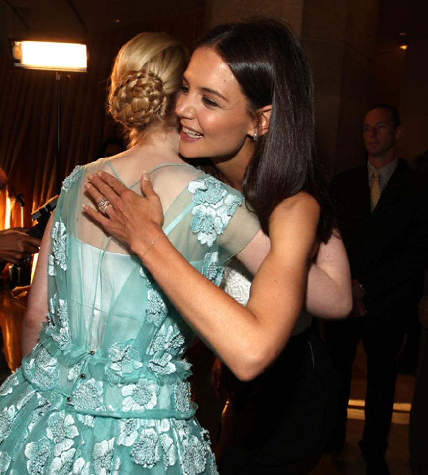 Elle Fanning gratulierte Katie Holmes zu ihrem Award. Tom Cruise' Frau wurde zum