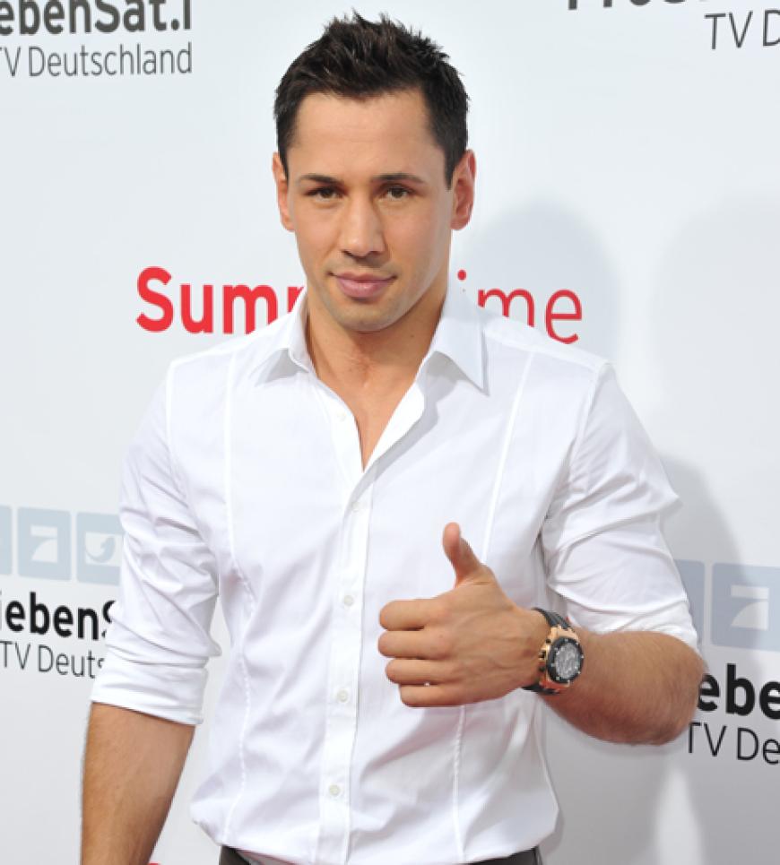 Daumen hoch - das gilt auch für Boxer Felix Sturm