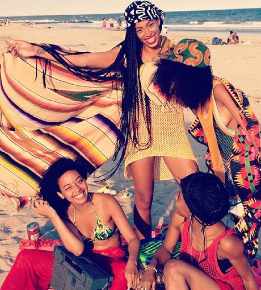 Summer Feeling! Solange Knowles genoss einen Tag am Beach mit Freunden