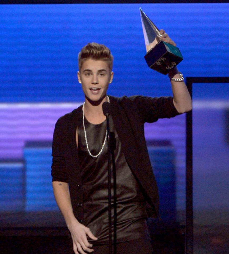 Glückwunsch, Justin Bieber! Der 18-Jährige nahm außerdem die Preise für