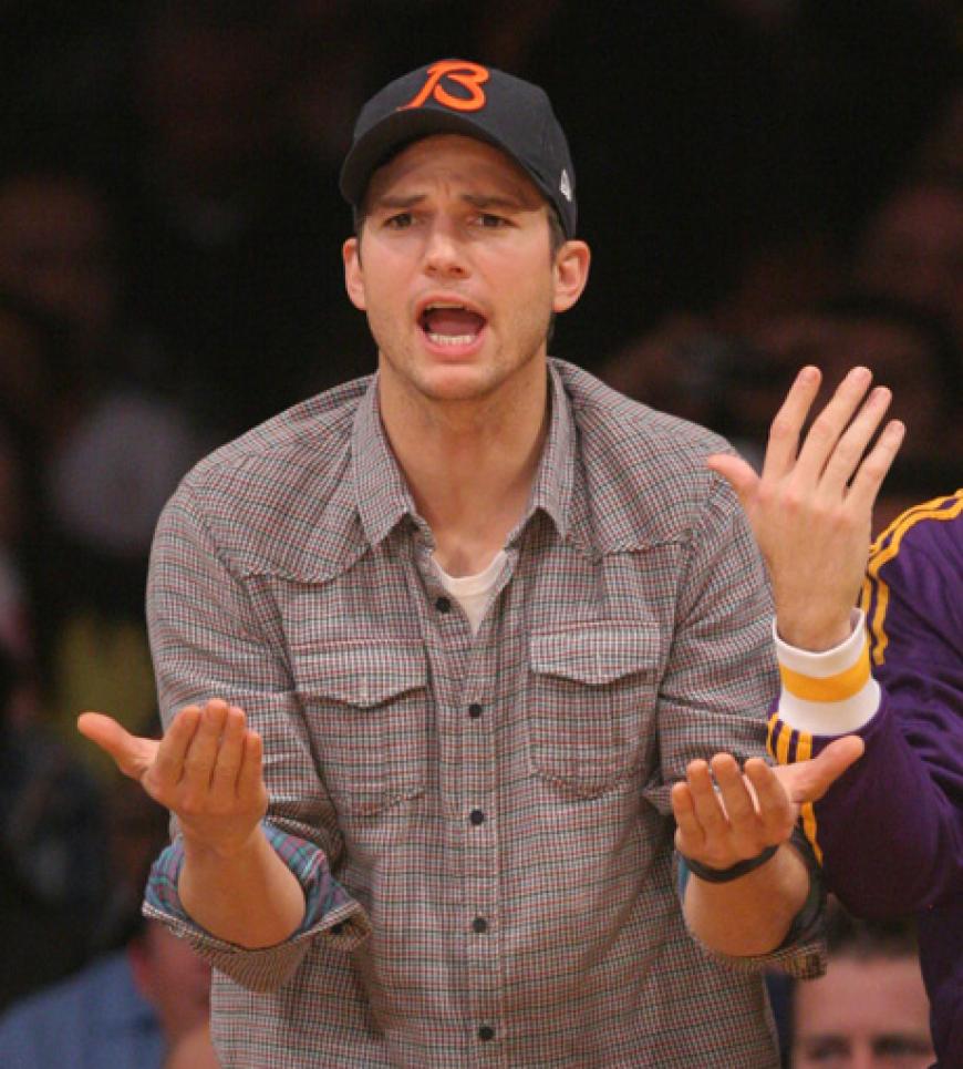Ashton Kutcher feuert die L.A. Lakers an, die gegen die The San Antonio Spurs antraten. Leider ohne Erfolg