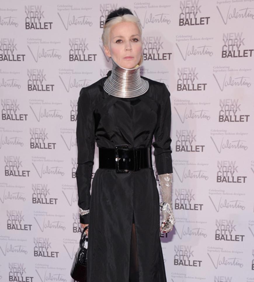 Brauereierbin Daphne Guinness sorgte mit ihrem auffälligen Halsschmuck wieder für Aufsehen