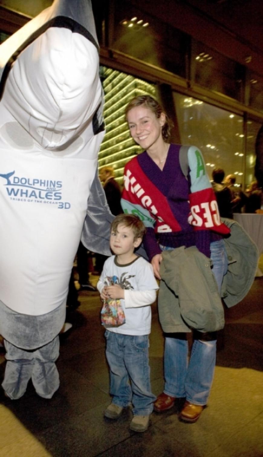 Früh übt sich: Rhea Harders Sohn stand mit seiner Mami 2005 für die TV-Serie „Berlin, Berlin