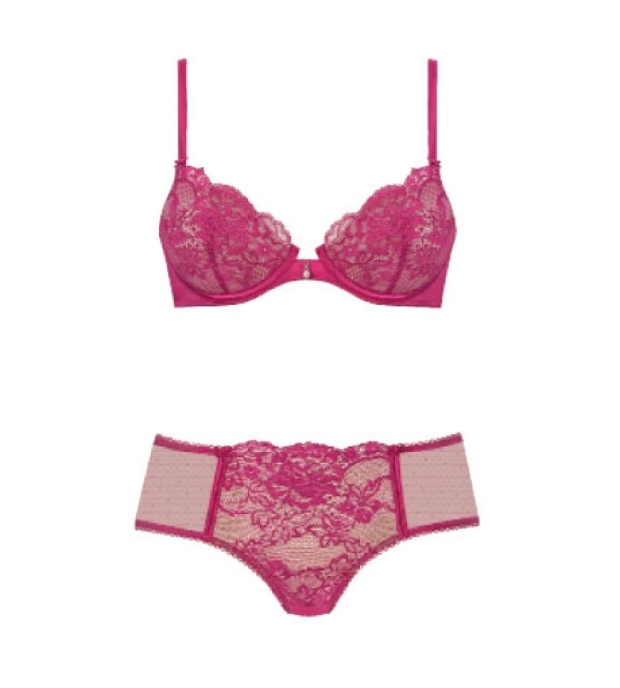 Sinnlich und verführerisch
präsentieren sich die neuen
Dessous - Komplimente inklusive!
Doppellagiges Set von Valisère, BH ca. 80 Euro, Slip ca. 45 Euro