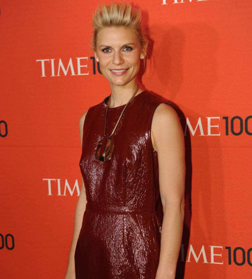 Claire Danes in einem dunkelroten Lanvin-Kleid