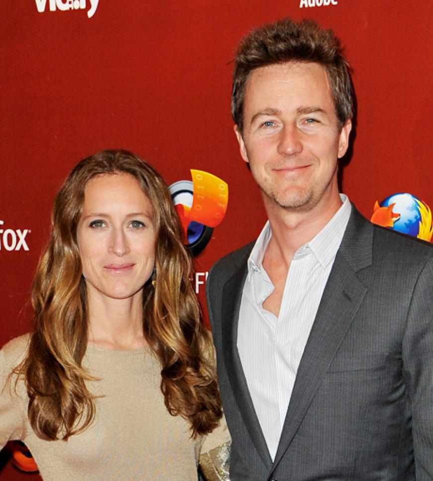 Shauna Robertson & Edward Norton sind bereits seit acht Jahren zusammen Shauna Robertson & Edward Norton sind bereits seit acht Jahren zusammen