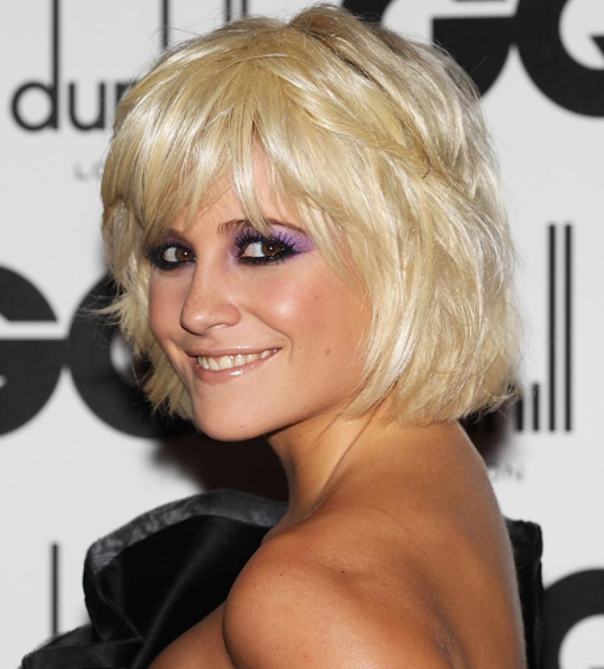 Pixie Lott mit einem süßen Lächeln auf den Lippen