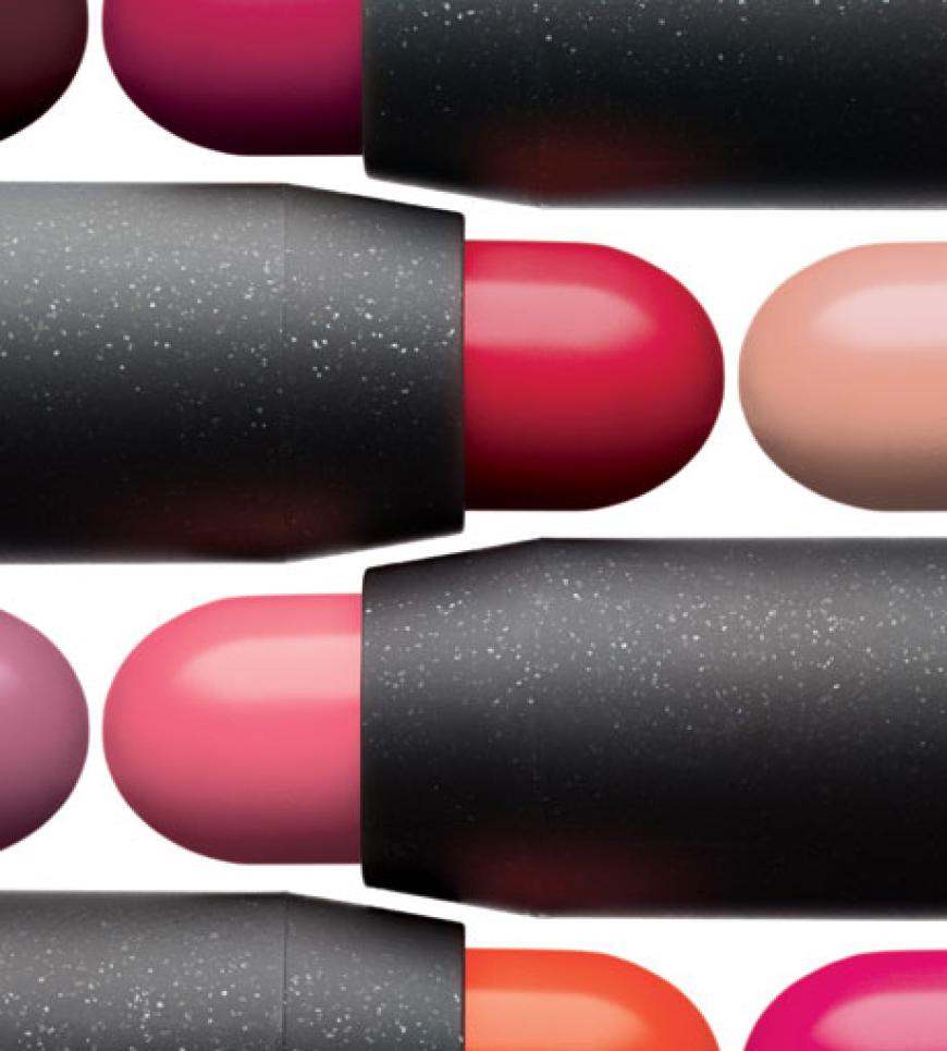 Wir haben sie ausfindig gemacht, die Wunderwaffe, die unseren Lippen in nur einer Anwendung fantastischen Glanz verleiht - und pflegt! Hach, nur entscheiden können wir uns nicht: M.A.C Patentpolish Lip Pencil, 12 Farben, je ca. 20 Euro