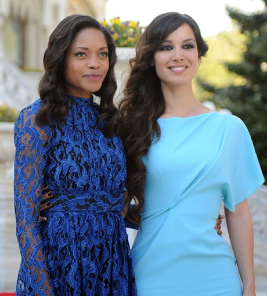 Nach namhaften Darstellerinnen treten nun diese zwei Schönheiten in die Fußstapfen der vielen Bond Girls wie u.a. Halle Berry, Kim Basinger, Teri Hatcher und Ursula Andress.
