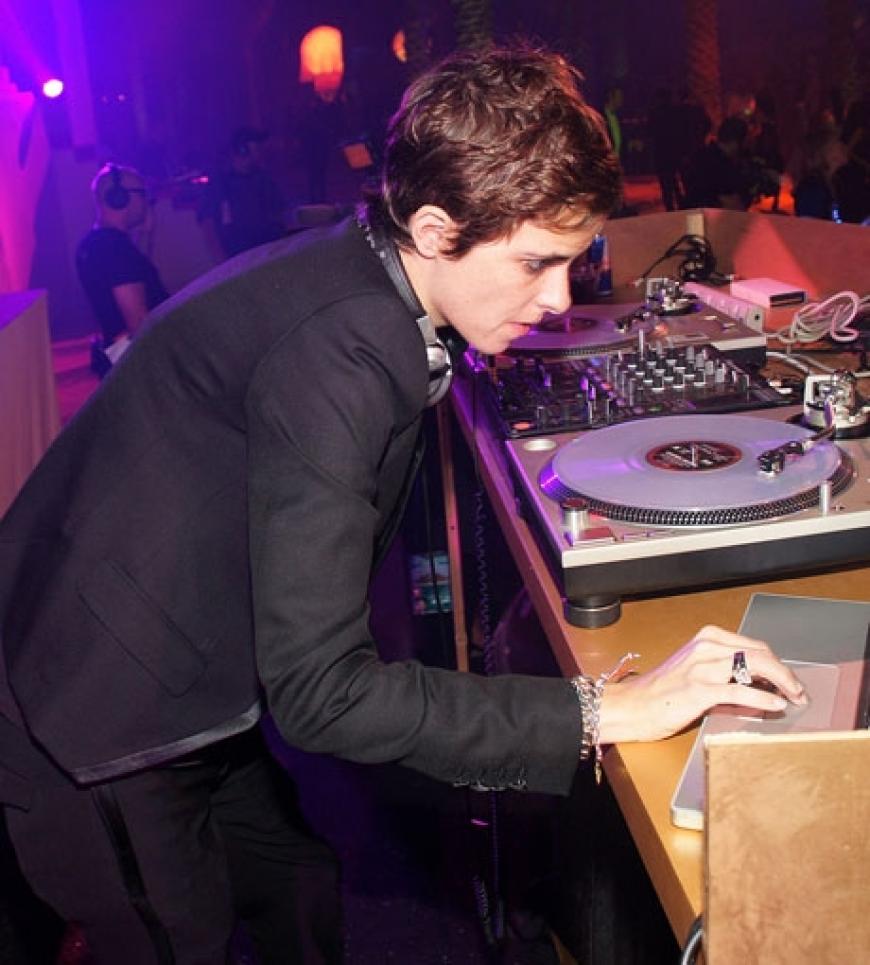Samantha Ronson an den Turntables