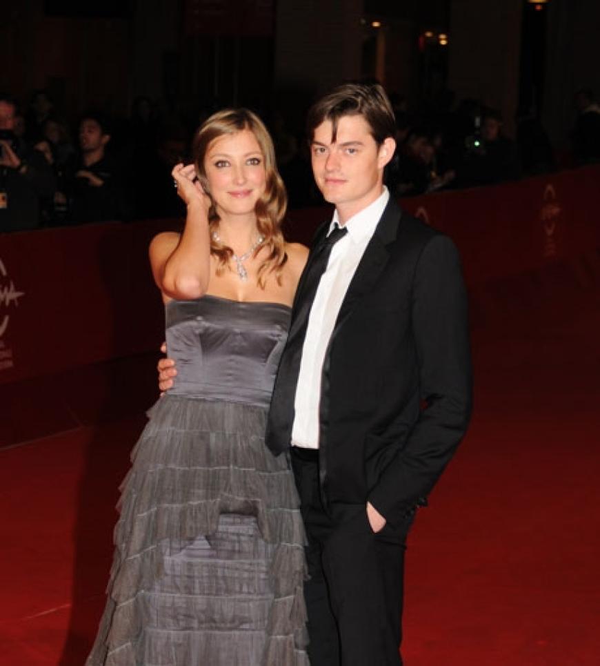 In Rom zeigten sich Alexandra Maria Lara und Sam Riley erstmals nach ihrer Hochzeit im August wieder in der Öffentlichkeit. Dort stellte sie ihren neuen Film